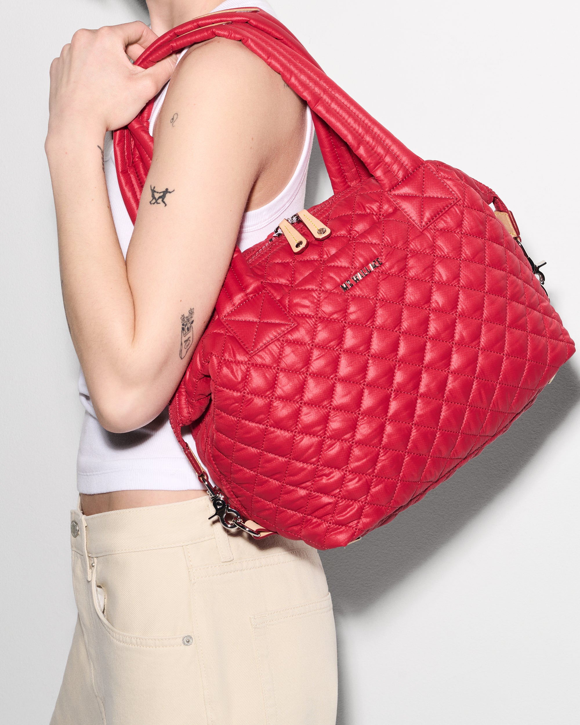 Apple Medium Sutton Deluxe