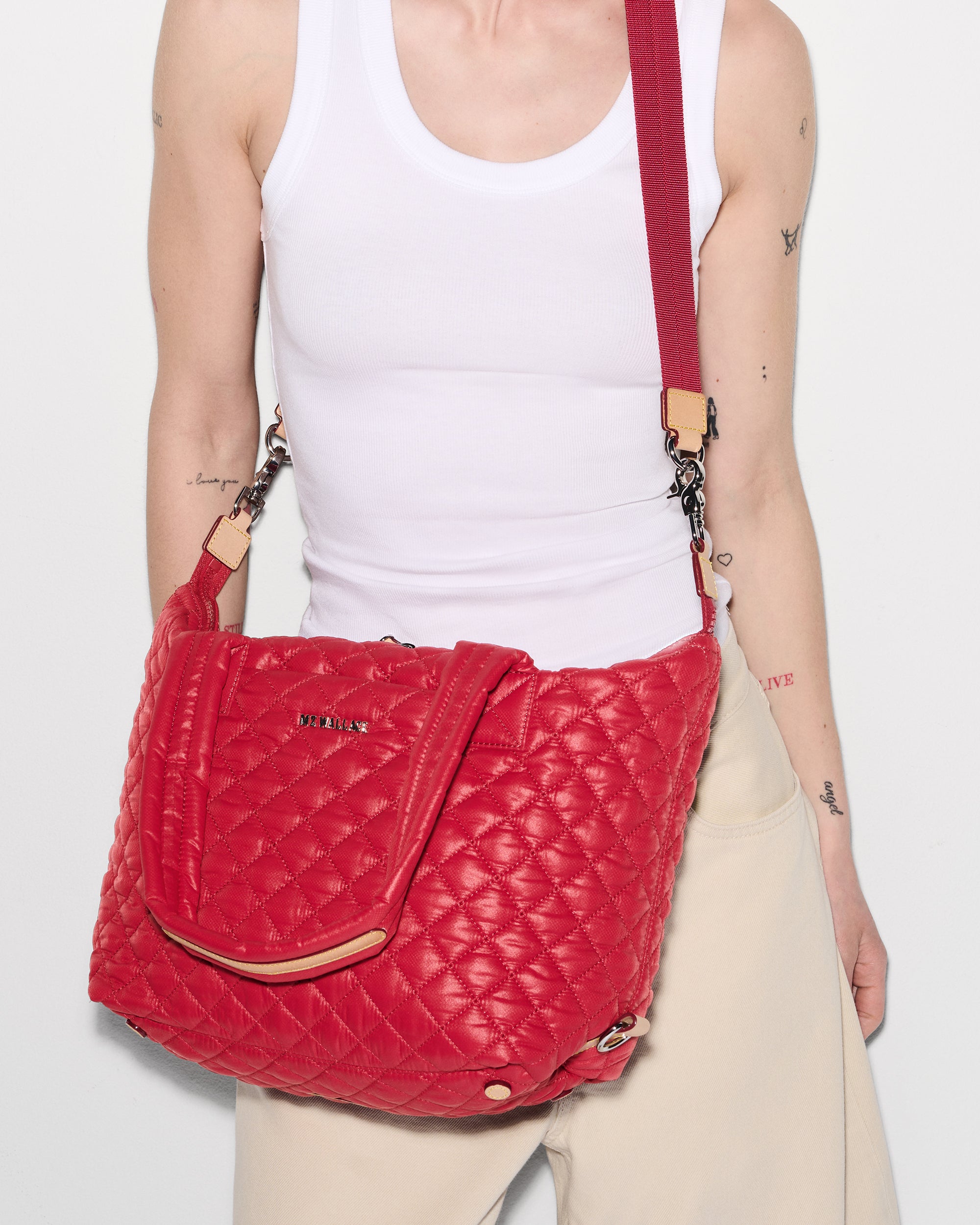 Apple Medium Sutton Deluxe