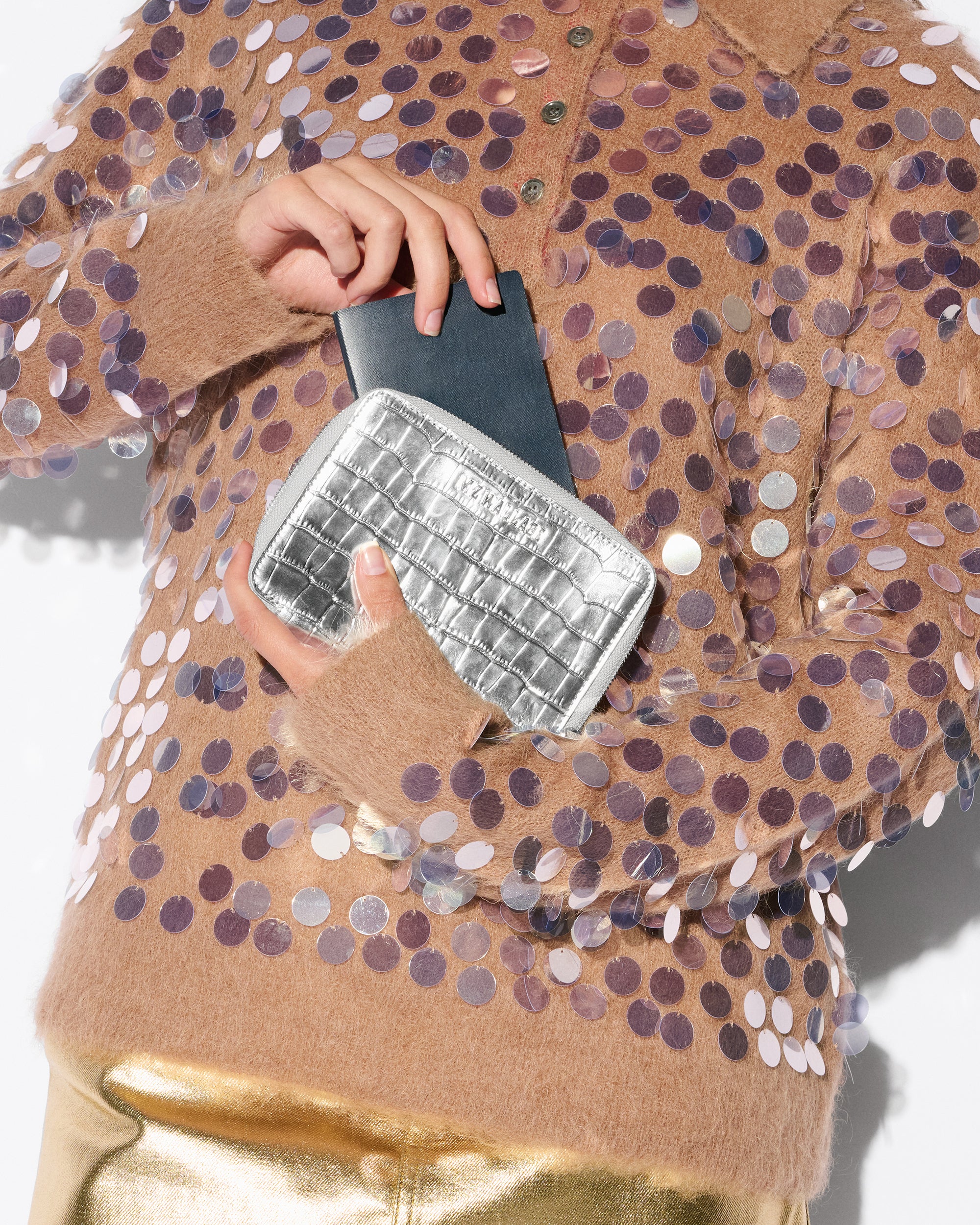 コルタシザー Silver Croc Effect Passport Organizer