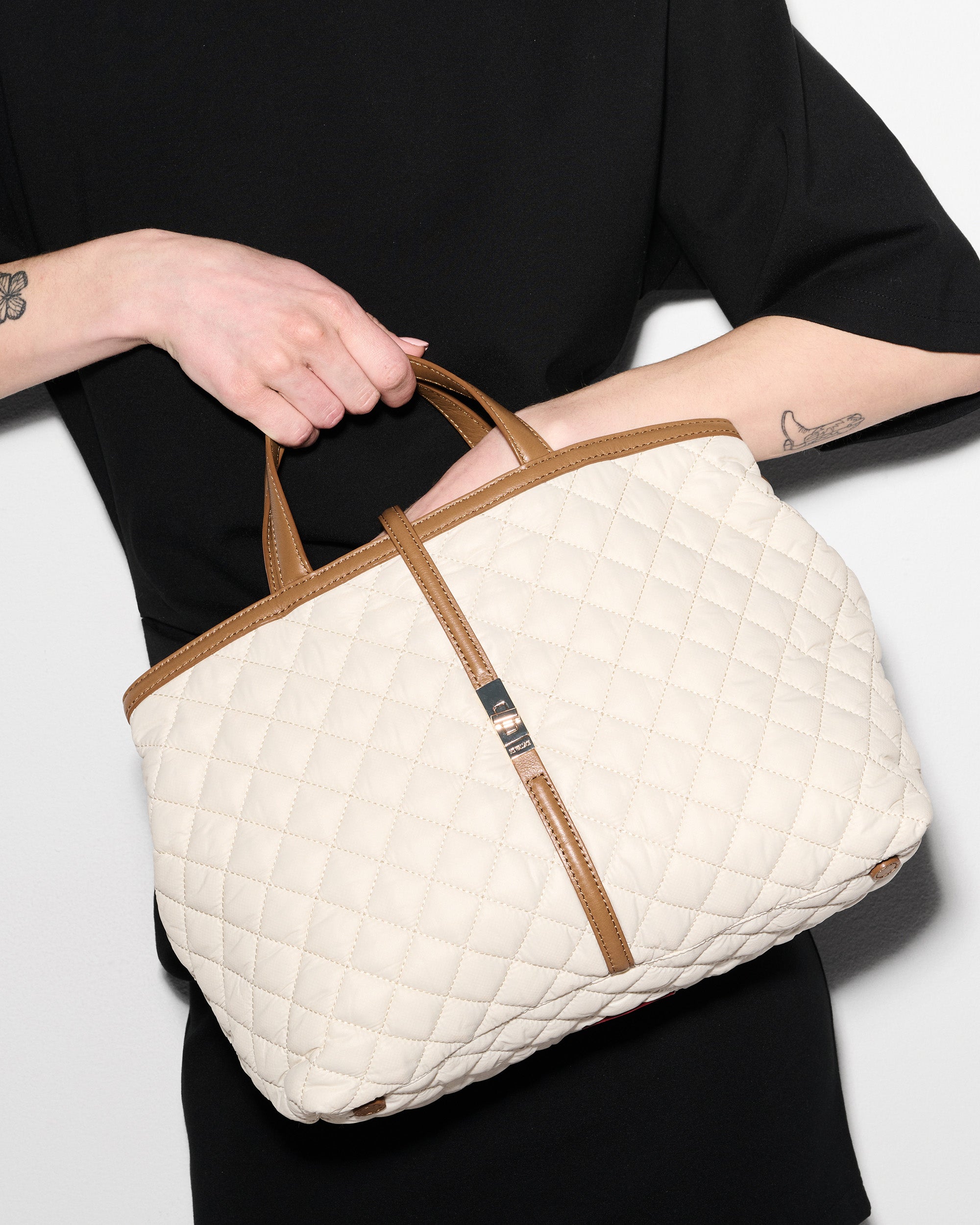 Sandshell with Brown Medium Astor Top Handle