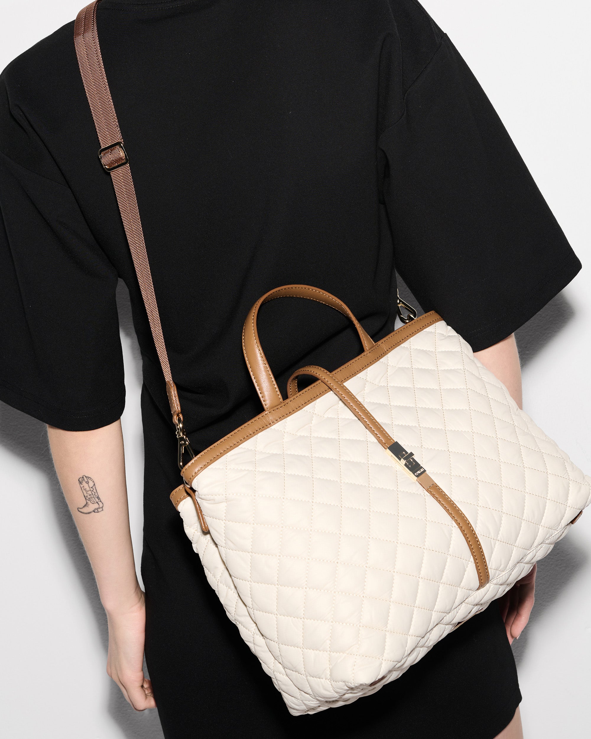 Sandshell with Brown Medium Astor Top Handle