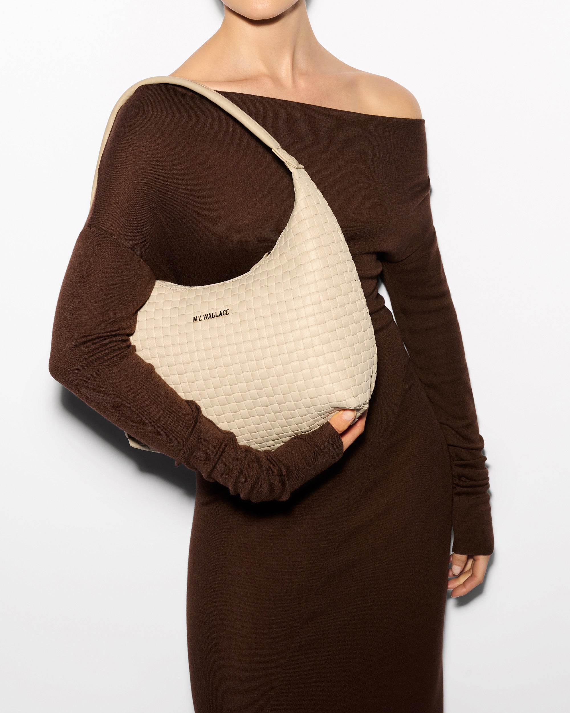 Medium Woven Shoulder