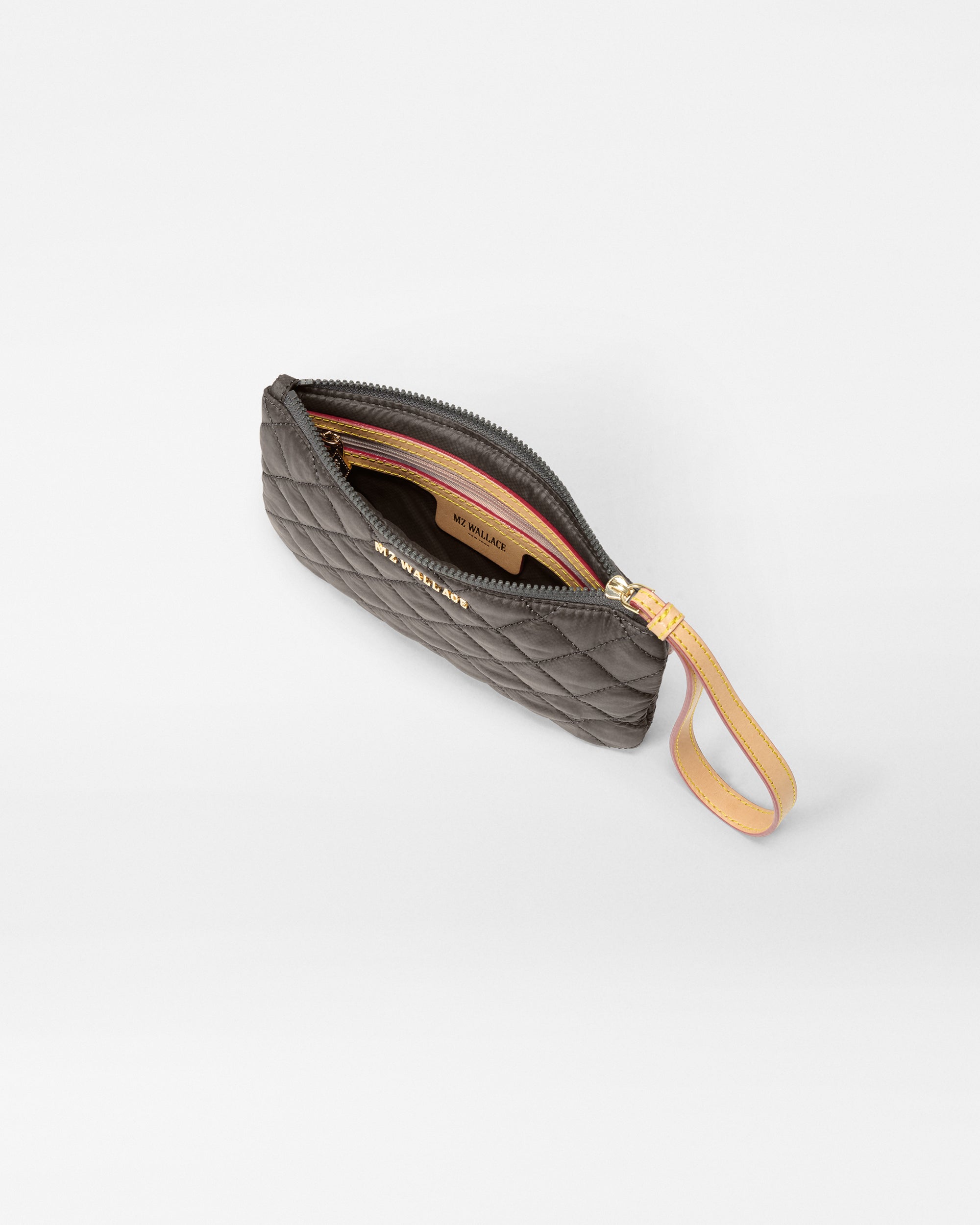 Magnet Flat Metro Wristlet