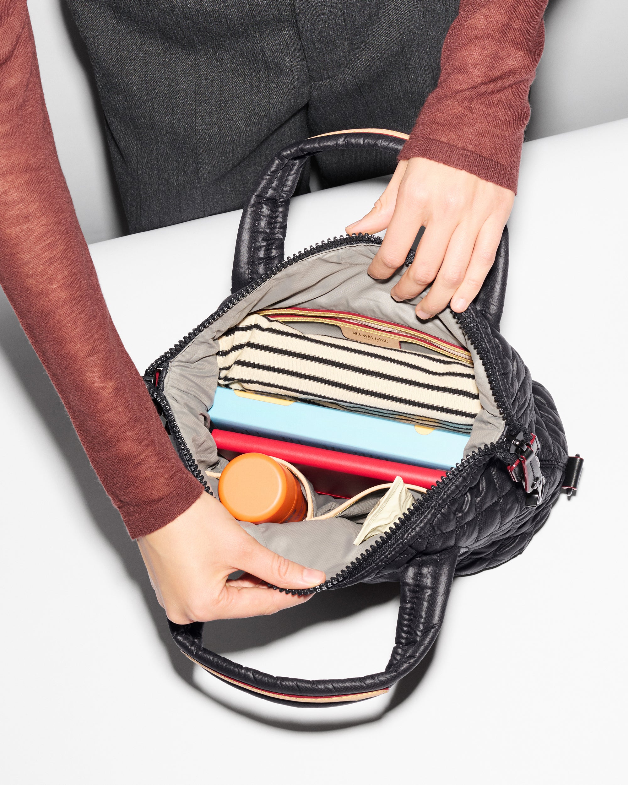 Black Small Sutton Deluxe